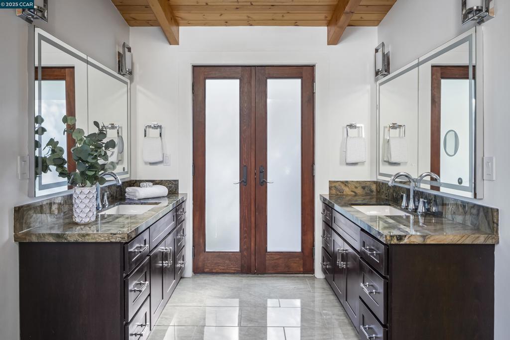 ORINDA C.C. - Residential