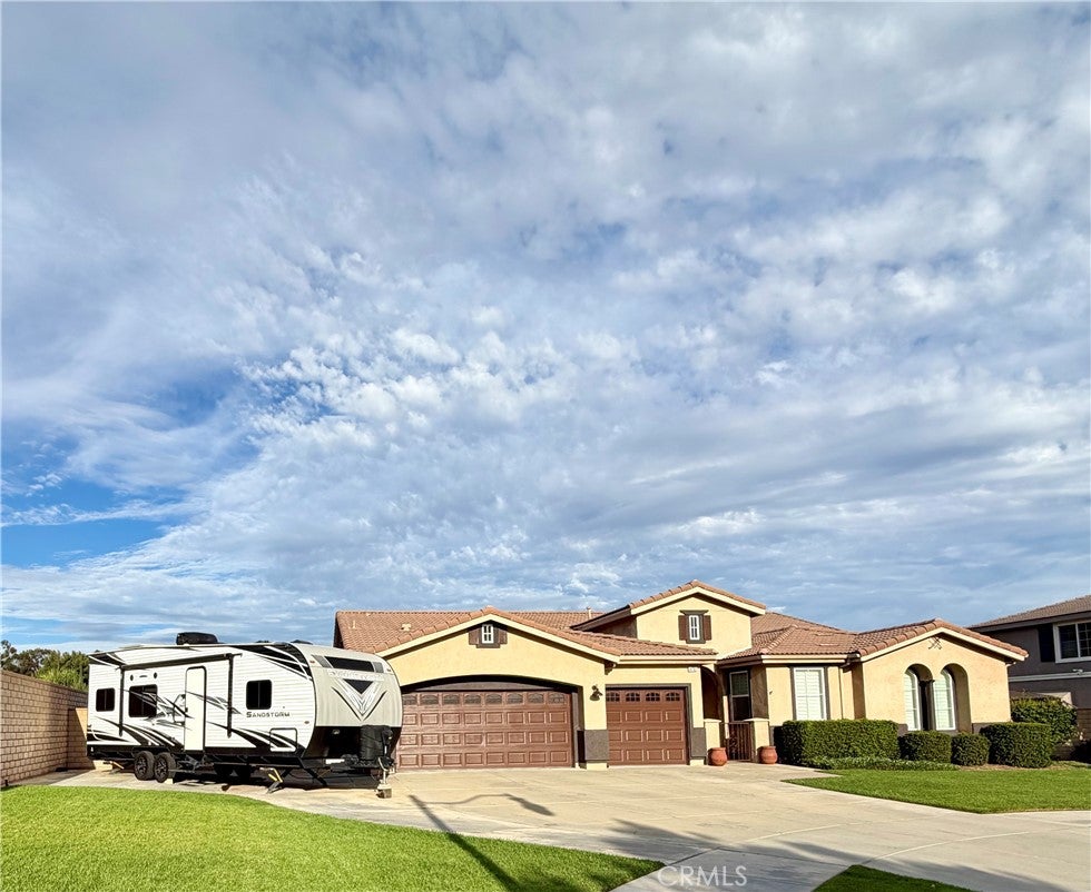 4751 Falconview Court, Fontana CA 92336