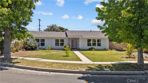 Photo of 20110 Kinzie ST, Chatsworth, CA 91311 (MLS # SR26137539)