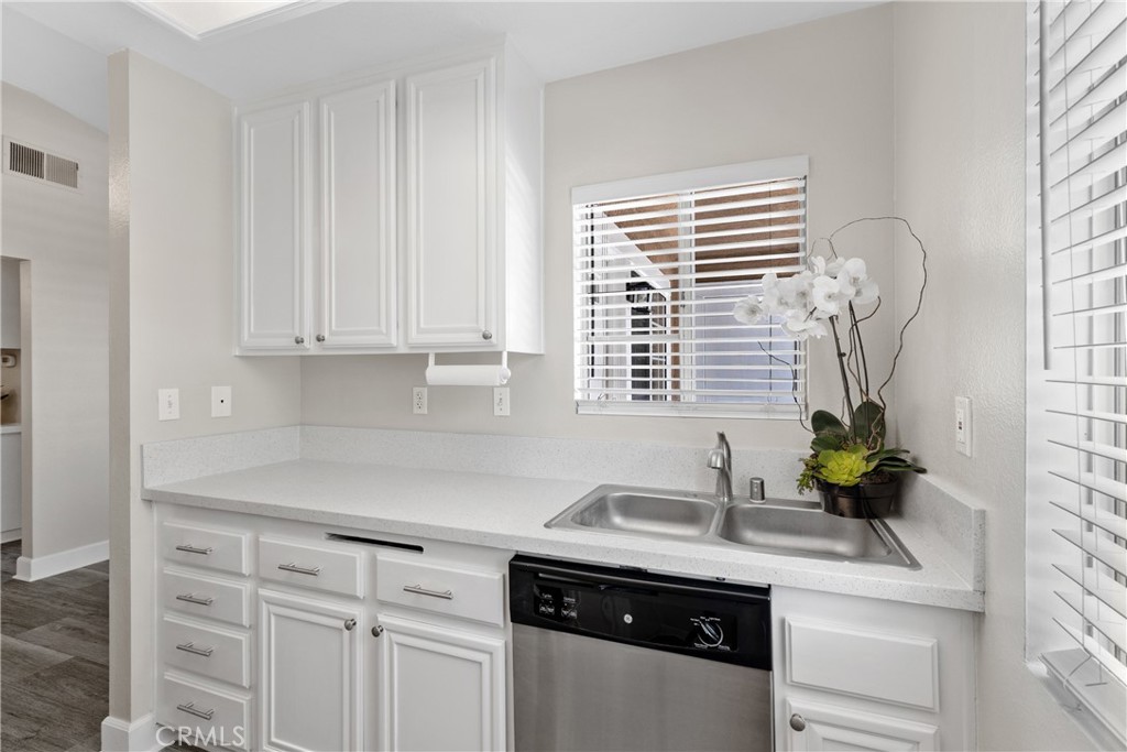 Las Flores (R1) (LF) - Residential Lease