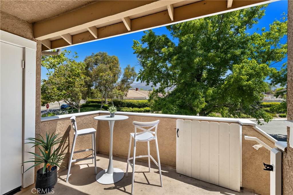 Las Flores (R1) (LF) - Residential Lease