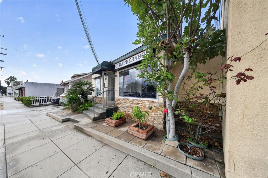 217 N Verdugo Road