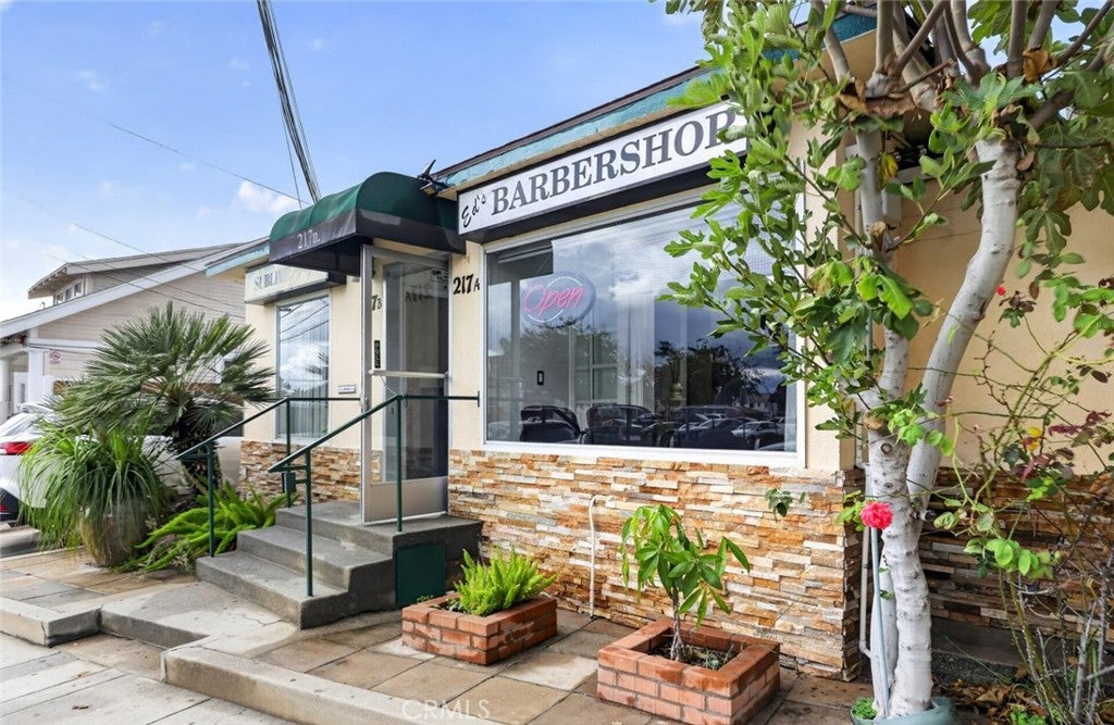 217 N Verdugo Road