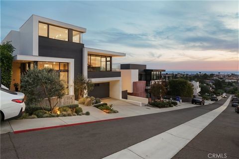 Photo of 724 24th Place, Hermosa Beach, CA 90254 (MLS # SB26131877)