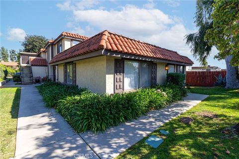 Photo of 820 Junipero Dr, Duarte, CA 91010 (MLS # DW26048086)