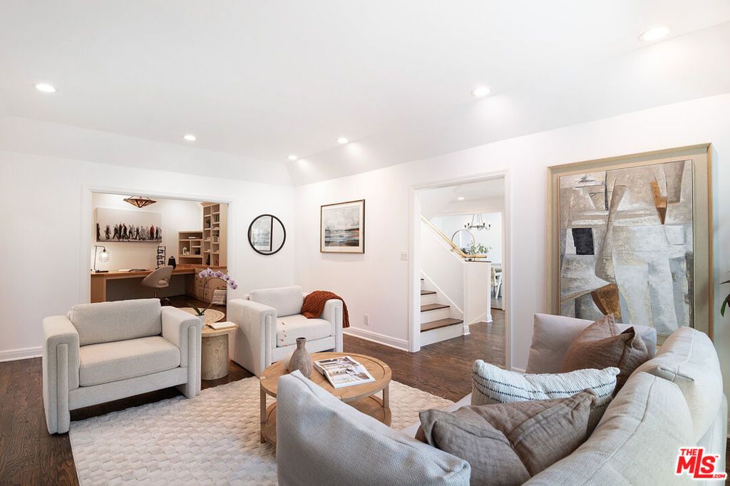 Photo of 8155 Willow Glen Road, Los Angeles, CA 90046 (MLS # 25560307)