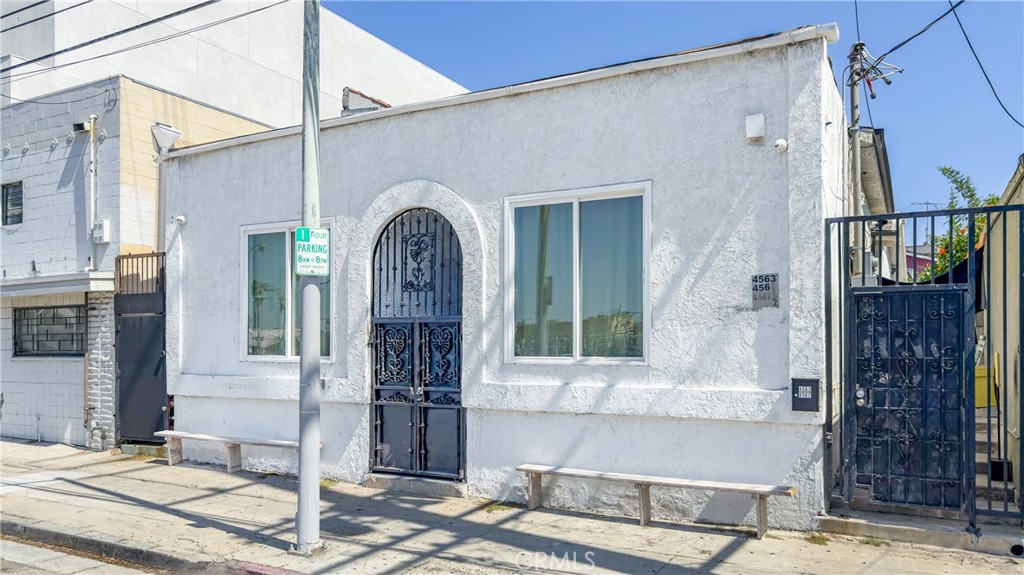 4563 Santa Monica