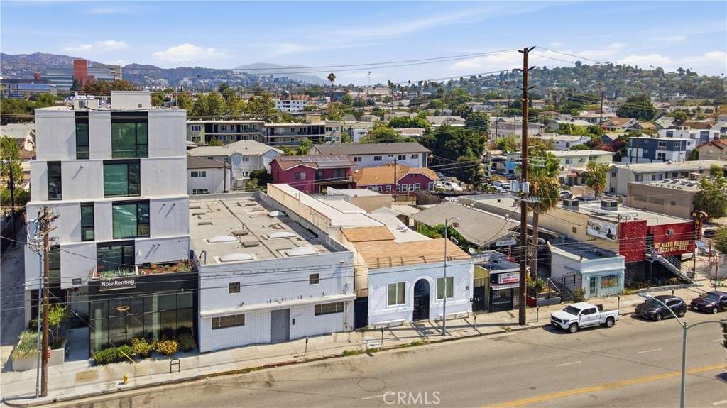 4563 Santa Monica