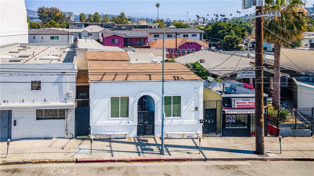 4563 Santa Monica