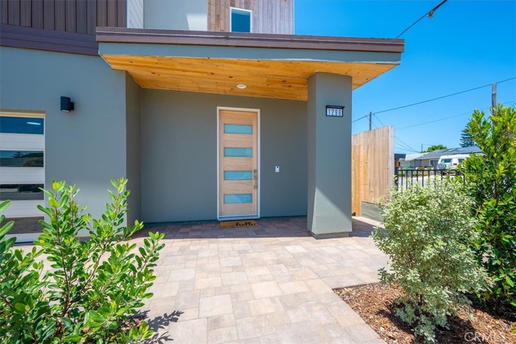 1296 Saratoga Avenue