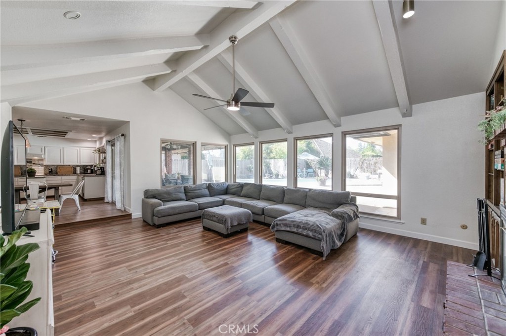 8417 N Del Mar