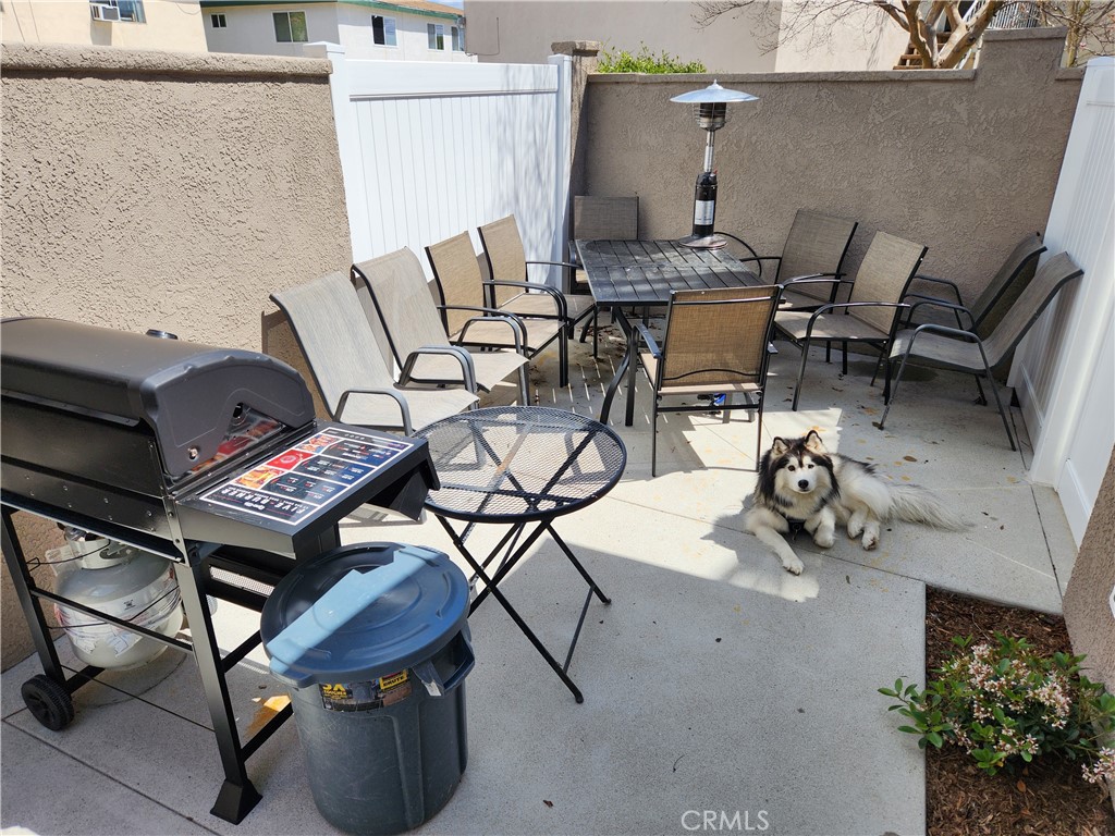 984 El Camino Drive E