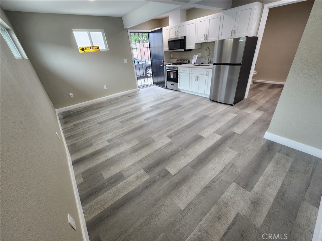 984 El Camino Drive E