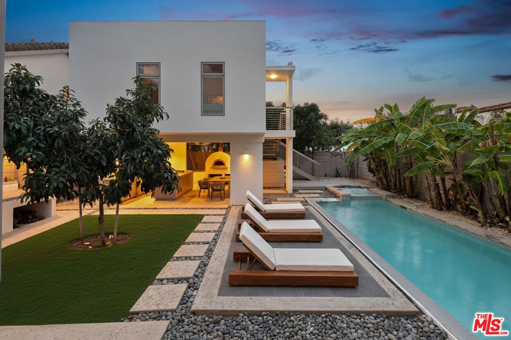 Photo of 753 N Orange Drive, Los Angeles, CA 90038 (MLS # 26733197)
