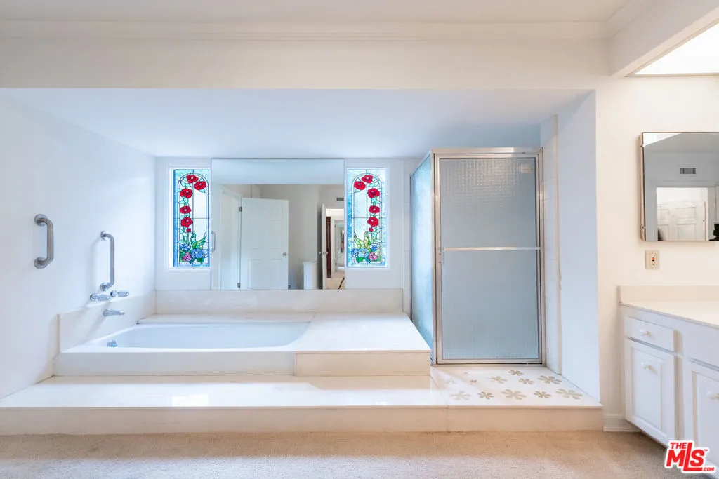 Encino, California 91316, United States, 4 Bedrooms Bedrooms, ,4 BathroomsBathrooms,Residential,Active,216575