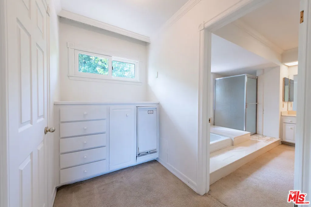 Encino, California 91316, United States, 4 Bedrooms Bedrooms, ,4 BathroomsBathrooms,Residential,Active,216575