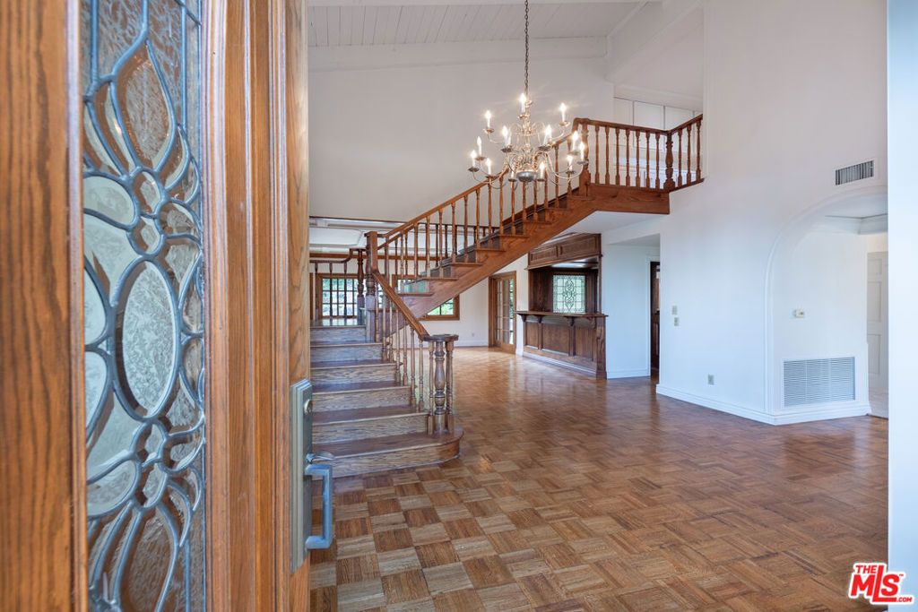 Photo of 17216 Luverne Place, Encino, CA 91316 (MLS # 25581917)