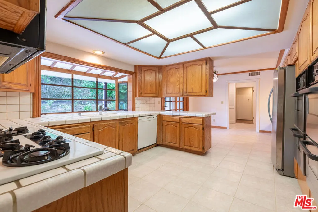 Encino, California 91316, United States, 4 Bedrooms Bedrooms, ,4 BathroomsBathrooms,Residential,Active,216575