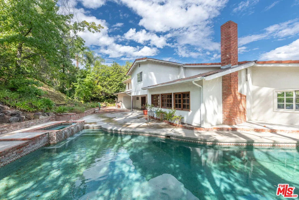 Encino, California 91316, United States, 4 Bedrooms Bedrooms, ,4 BathroomsBathrooms,Residential,Active,216575