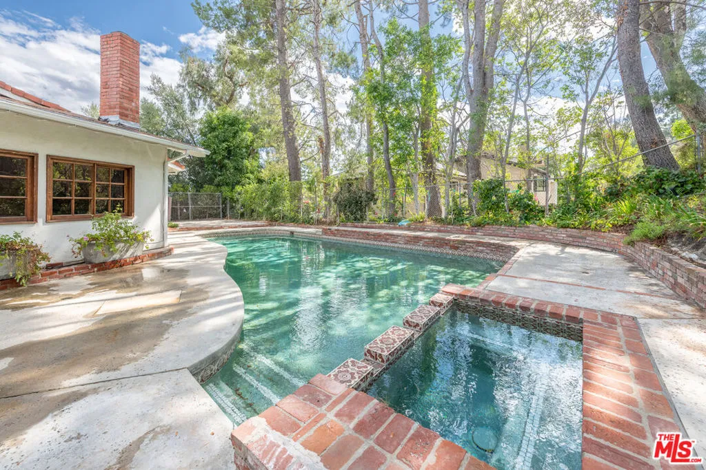 Encino, California 91316, United States, 4 Bedrooms Bedrooms, ,4 BathroomsBathrooms,Residential,Active,216575