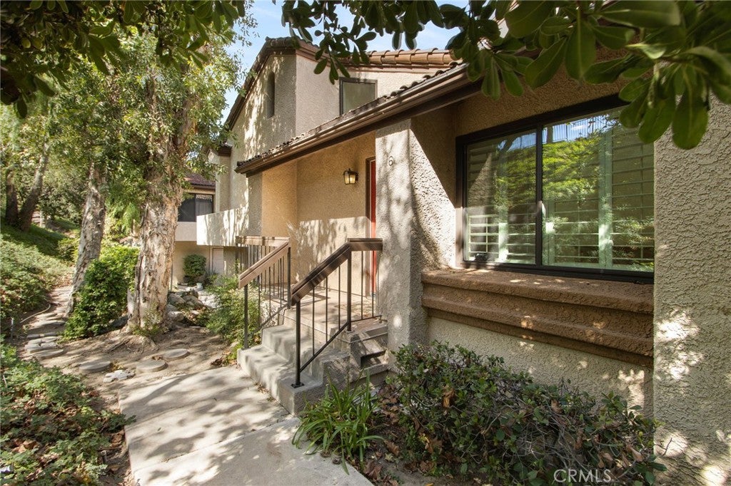6 Saddlewood