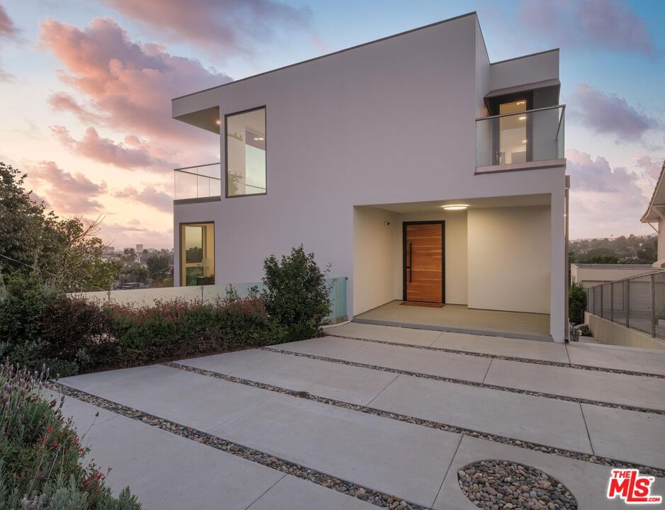 Properties 3 1551 Lucretia Avenue