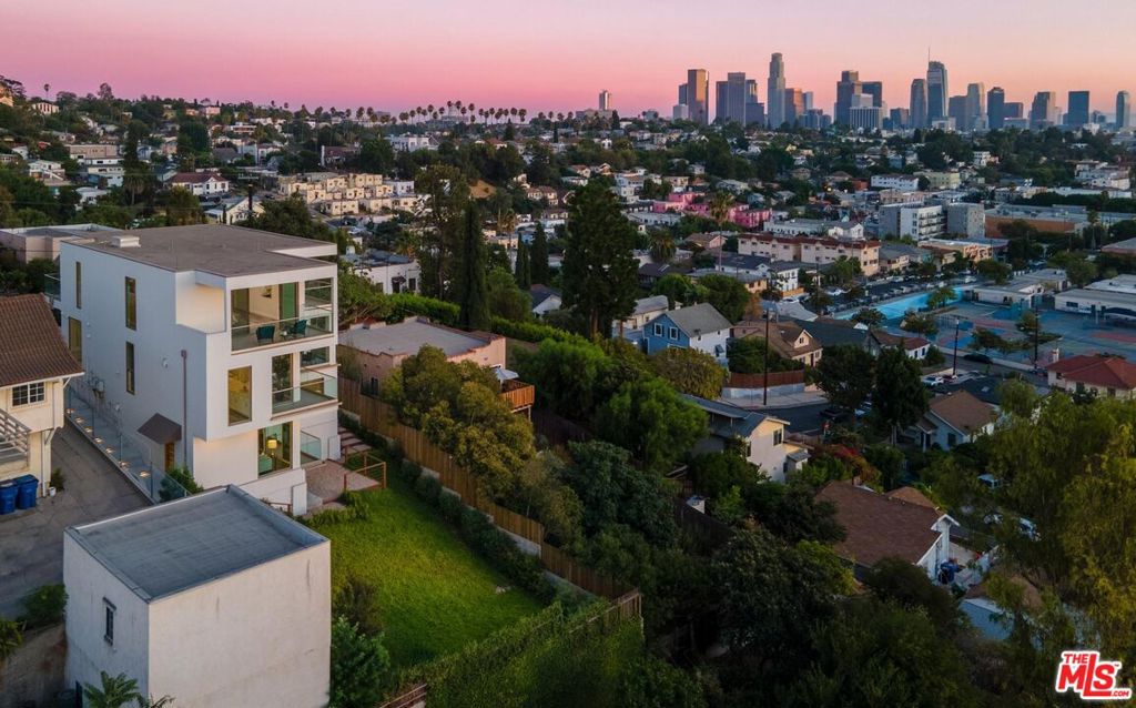 Properties 1 1551 Lucretia Avenue