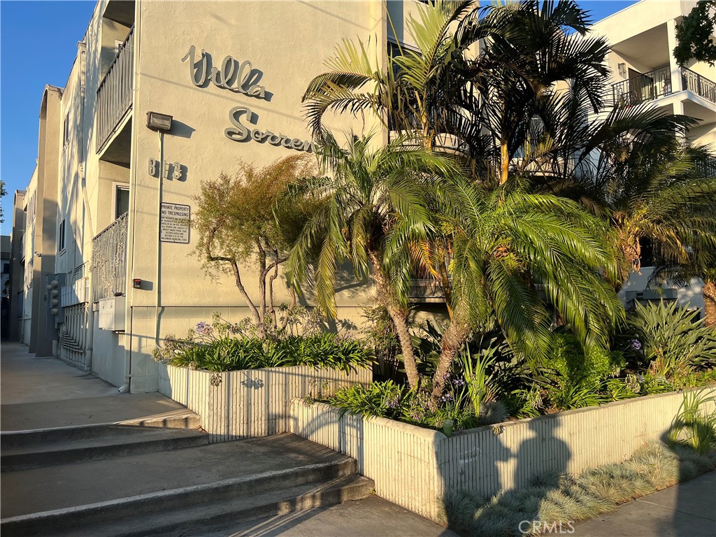 813 E La Palma Drive