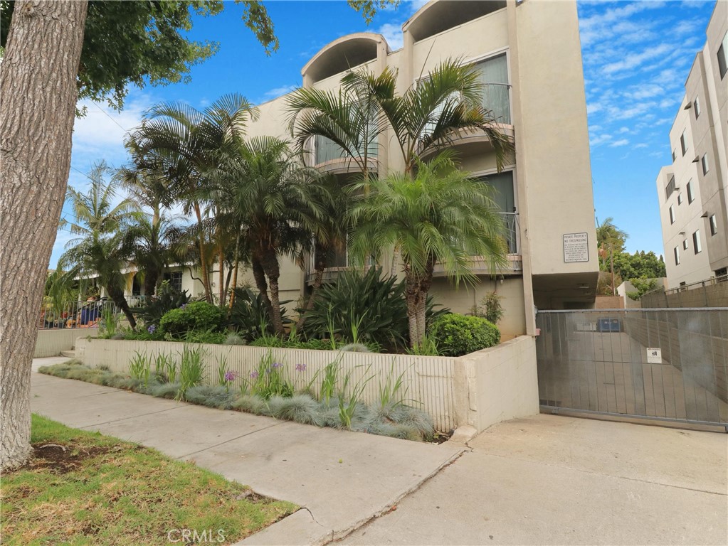 813 E La Palma Drive