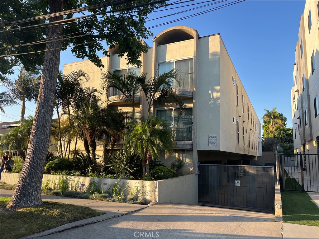 813 E La Palma Drive