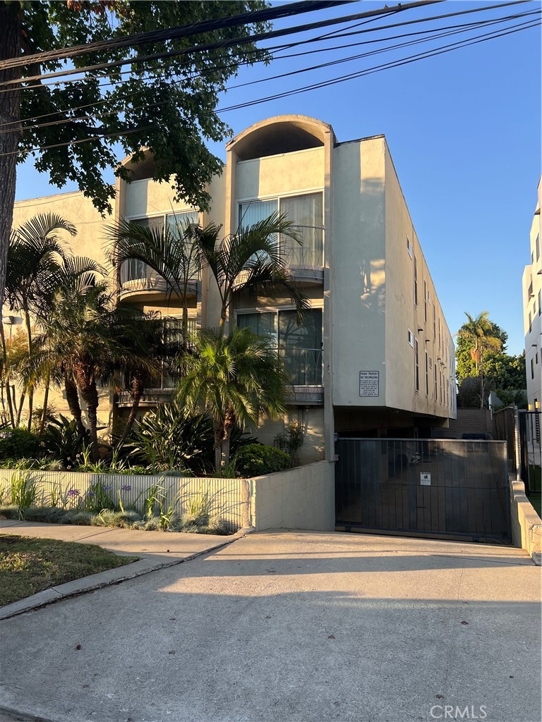 813 E La Palma Drive