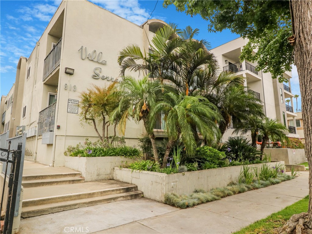 Well-Maintained 8-Unit Investment Opportunity – Prime Location in the City of Champions
This turnkey income property offers a desirable unit mix:
• (4) Two-bedroom, two-bathroom units
• (4) One-bedroom, two-bathroom units
Property highlights include a common laundry room, double-pane vinyl windows, central air conditioning, and a secure gated parking area with 16 covered carport spaces.
Each unit is individually metered for gas and electricity. The building is fully occupied with long-term tenants, offering significant upside potential in rental income.
Ideally located in Inglewood’s City of Champions, just minutes from top attractions including the Kia Forum, YouTube Theater, SoFi Stadium, Intuit Dome, LAX, and Hollywood Park Casino, with convenient access to shopping, dining, and major freeways.
