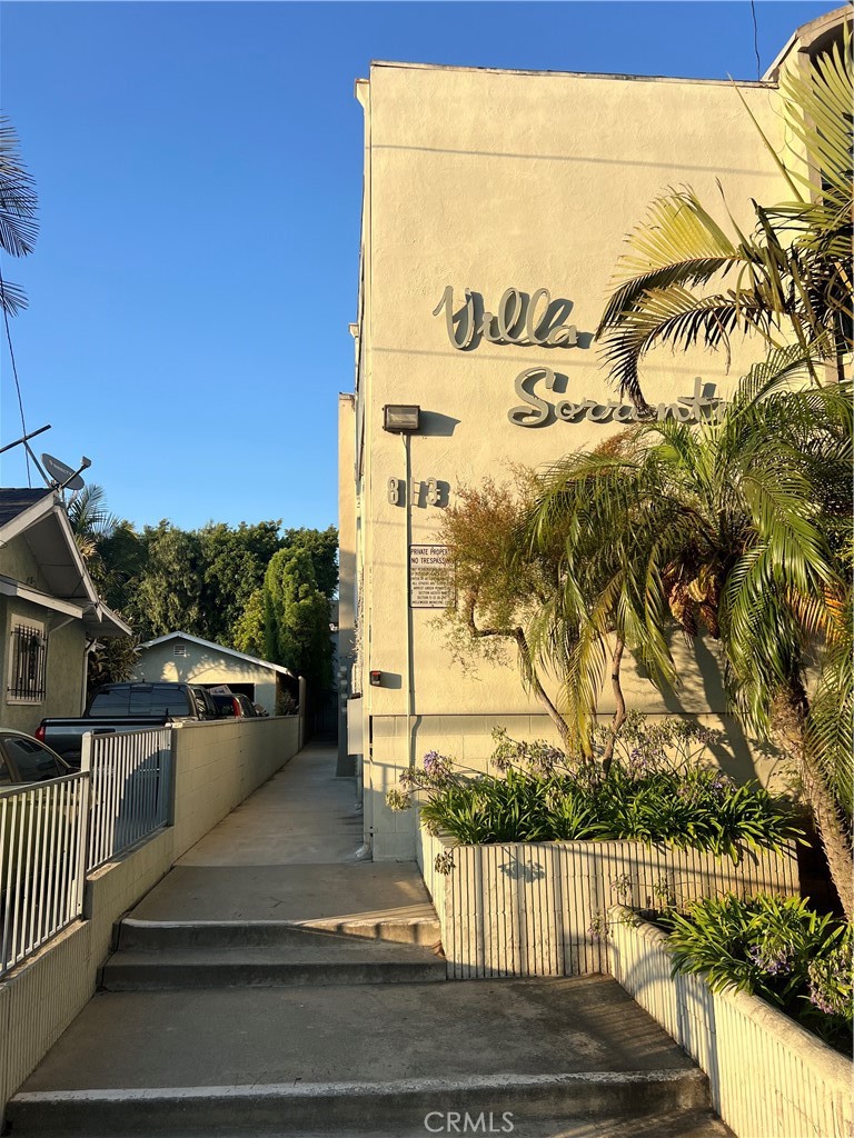 813 E La Palma Drive