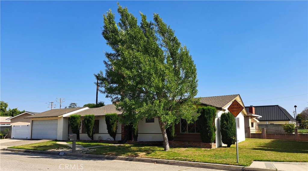 1404 E Louisa