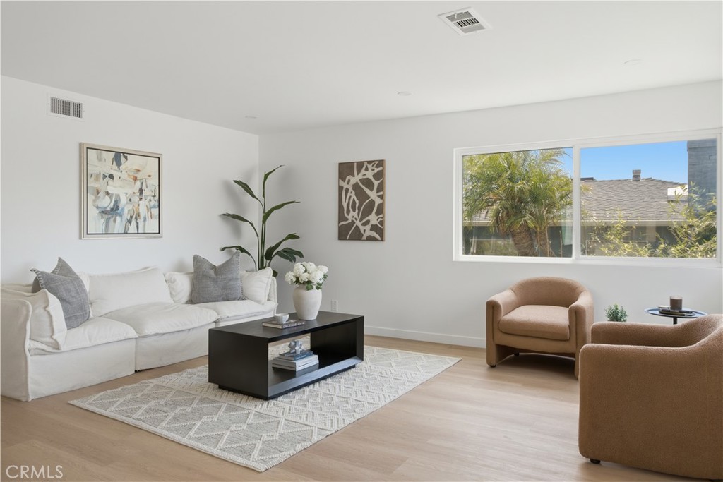 103 W Avenida Santiago