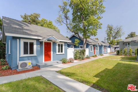 Photo of 1227 E HARVARD Street #B, Glendale, CA 91205 (MLS # 26859699)