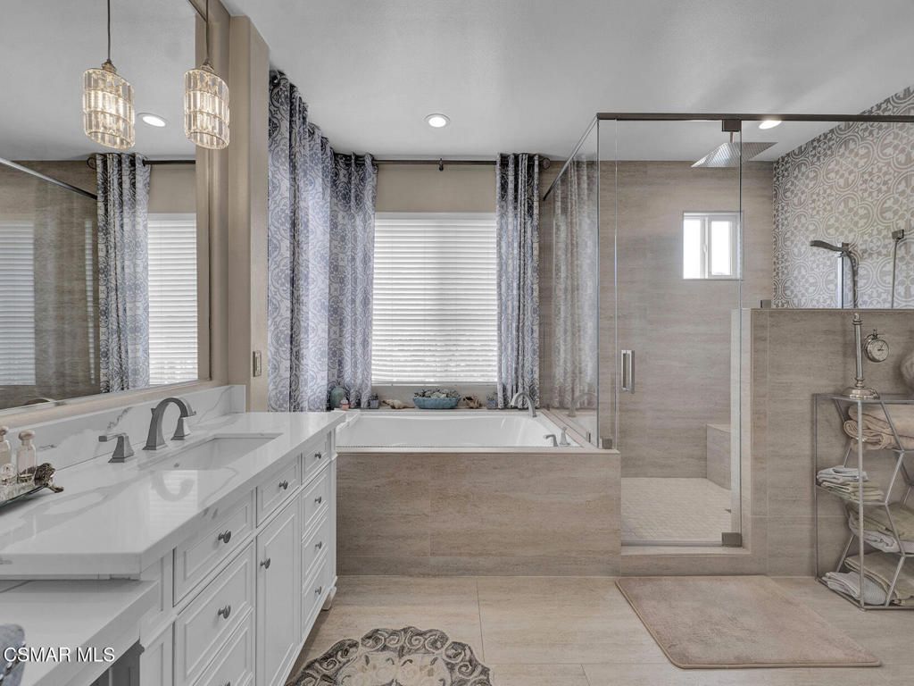 listing image 130728555846244763180