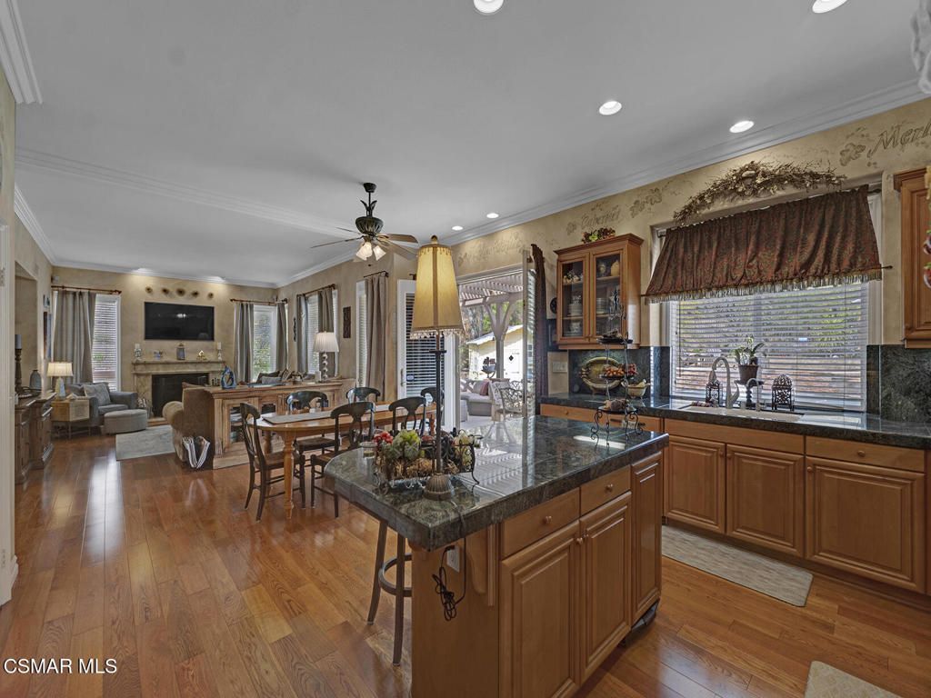 listing image 130723641735351142682