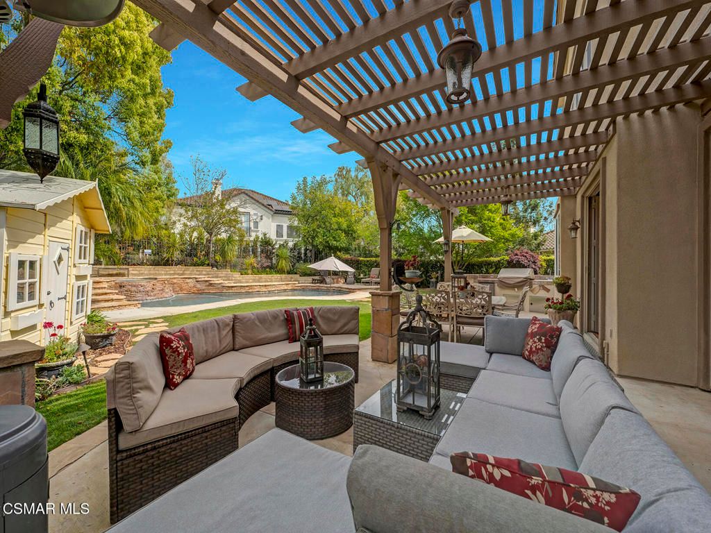 listing image 130720309041721890896