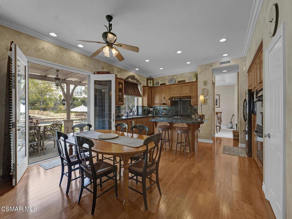 listing image 130725538746532388492