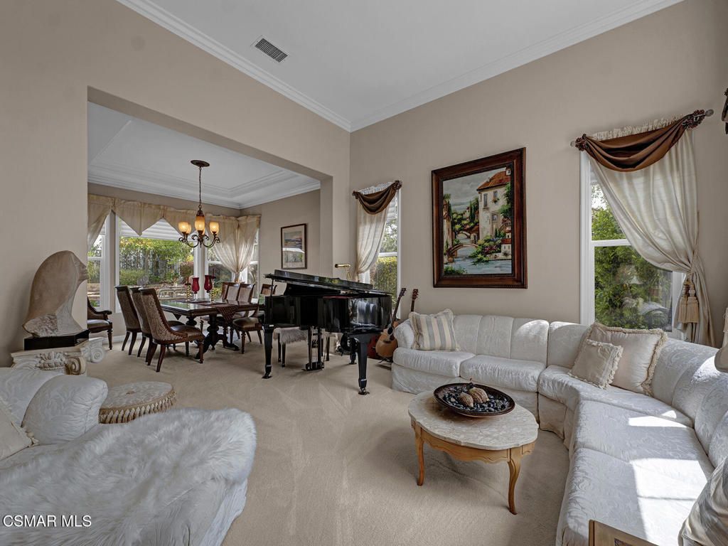 listing image 130722066407285193701