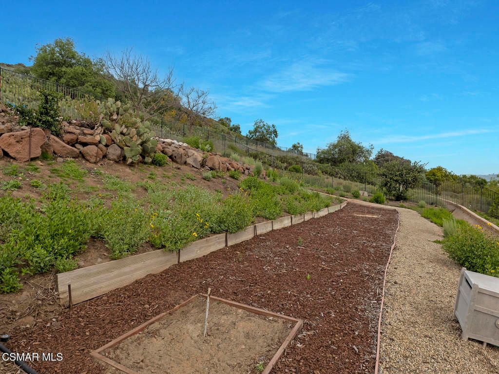 listing image 130720910019861242402