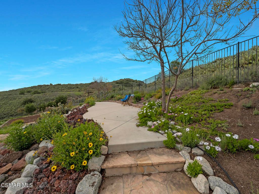 listing image 130726592781742304937