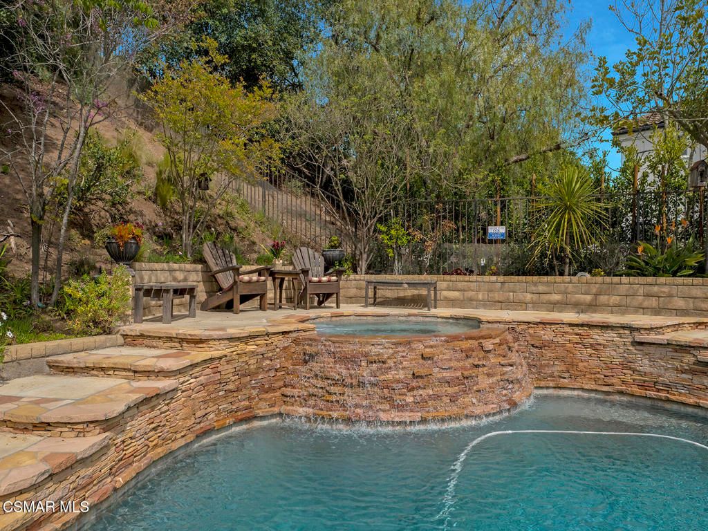 listing image 130728142492193353435