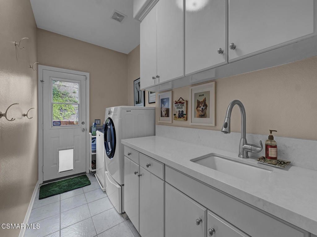 listing image 130722639885701171691