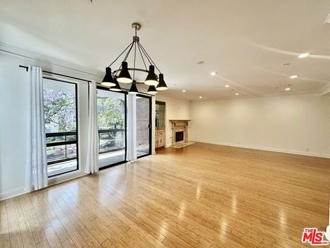 Photo of 324 N Palm Drive #206, Beverly Hills, CA 90210 (MLS # 26763401)