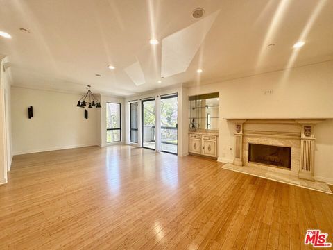 Photo of 324 N Palm Drive #206, Beverly Hills, CA 90210 (MLS # 26763401)