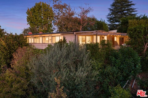 Photo of 11526 Laurelcrest Drive, Studio City, CA 91604 (MLS # 26103213)