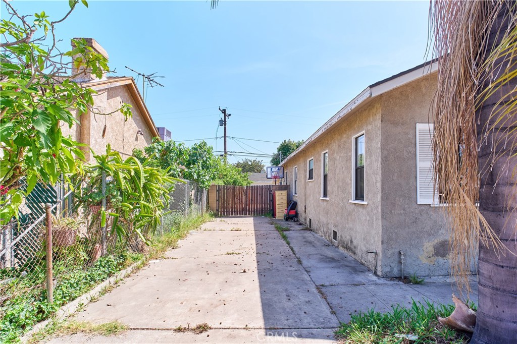 2620 W Olive Avenue