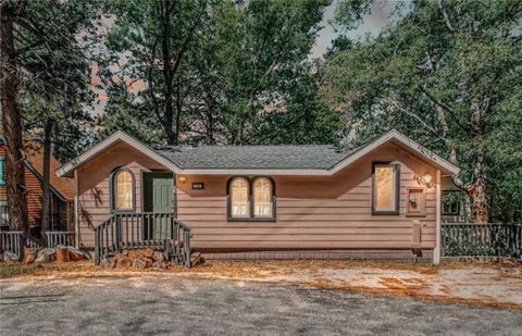 Photo of 590 Oak Knoll Circle, Green Valley Lake, CA 92341 (MLS # 260021506SD)